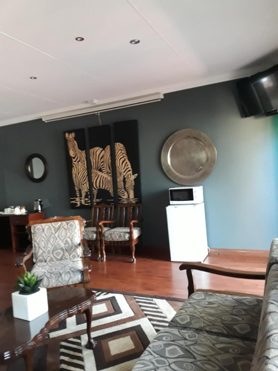 Aalwyns Guesthouse Vanderbijlpark ภายนอก รูปภาพ