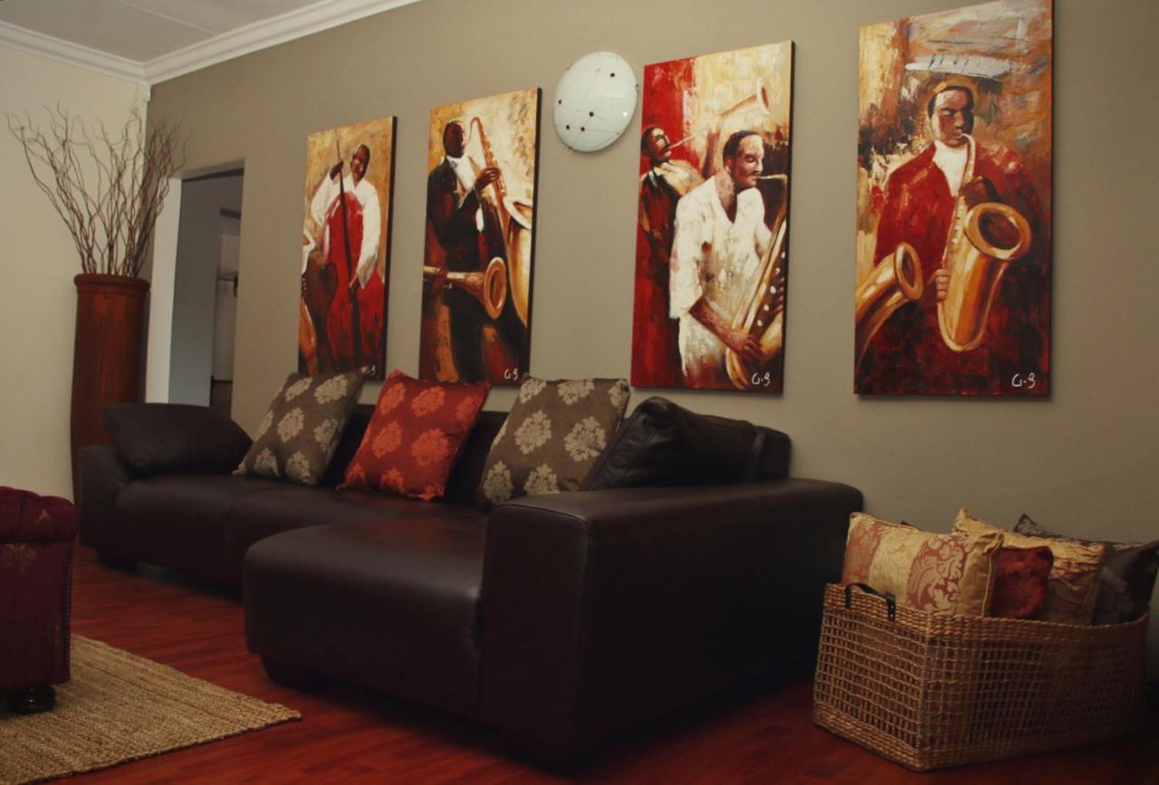Aalwyns Guesthouse Vanderbijlpark ภายนอก รูปภาพ