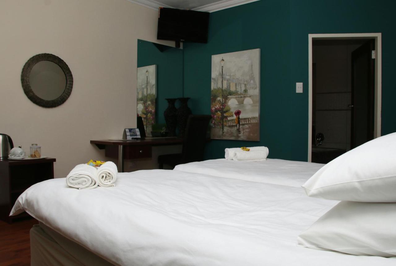 Aalwyns Guesthouse Vanderbijlpark ภายนอก รูปภาพ