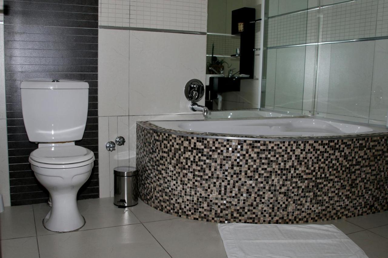 Aalwyns Guesthouse Vanderbijlpark ห้อง รูปภาพ